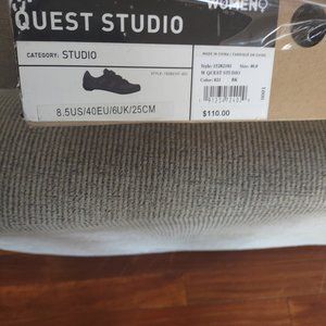 Spin shoes new with clips